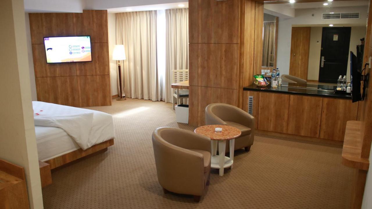 Beverly Hotel Batam Наґойя Екстер'єр фото