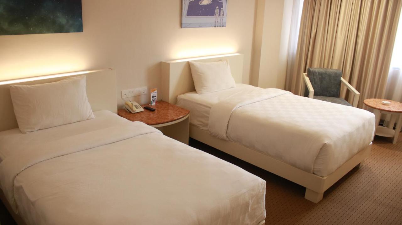 Beverly Hotel Batam Наґойя Екстер'єр фото