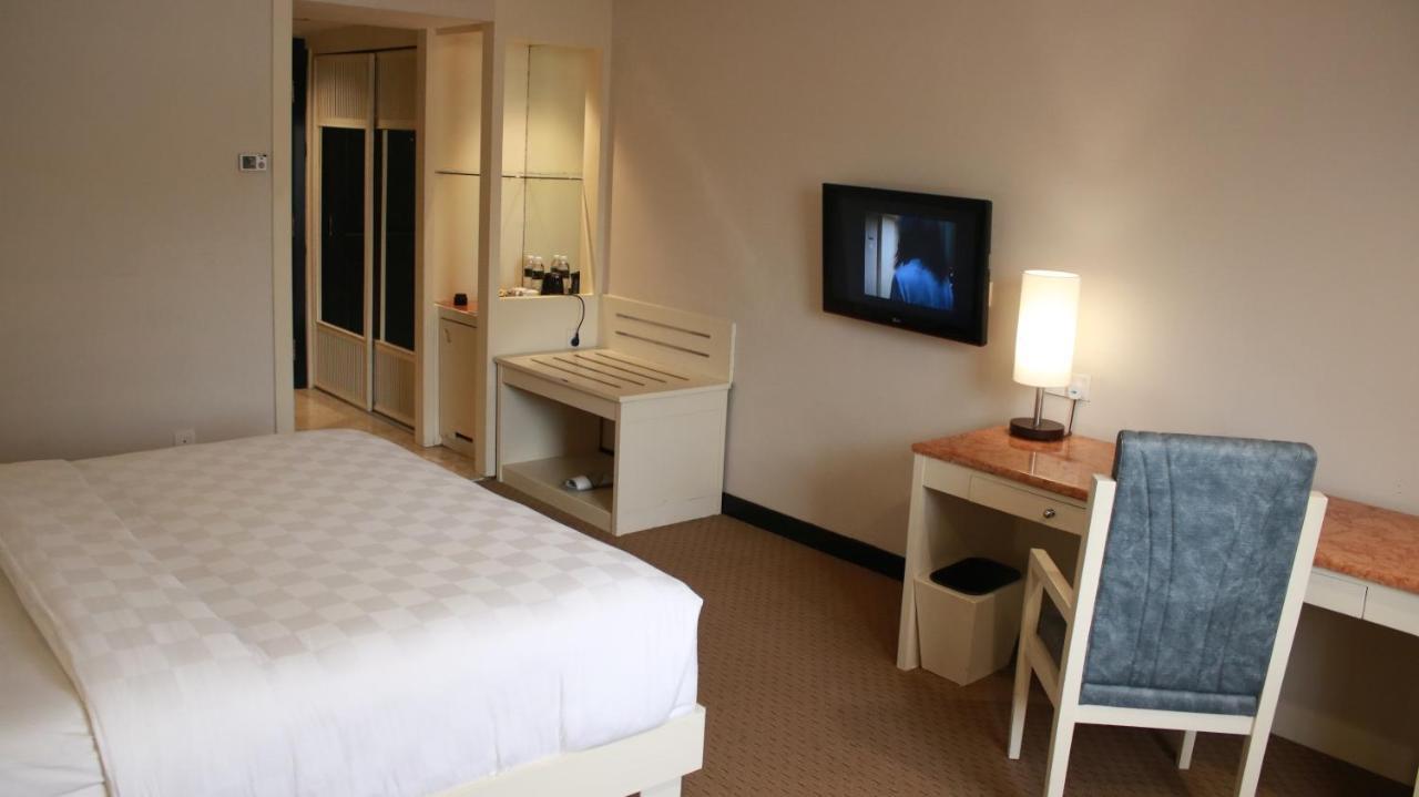Beverly Hotel Batam Наґойя Екстер'єр фото