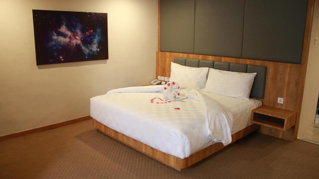 Beverly Hotel Batam Наґойя Екстер'єр фото