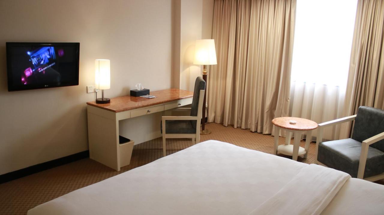 Beverly Hotel Batam Наґойя Екстер'єр фото