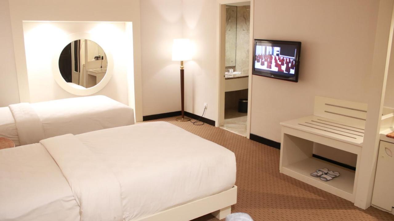 Beverly Hotel Batam Наґойя Екстер'єр фото