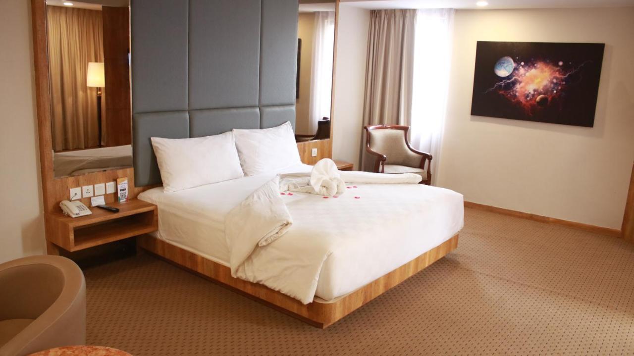 Beverly Hotel Batam Наґойя Екстер'єр фото