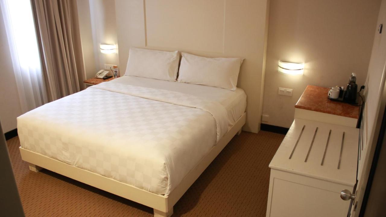 Beverly Hotel Batam Наґойя Екстер'єр фото