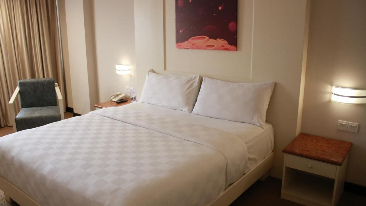 Beverly Hotel Batam Наґойя Екстер'єр фото