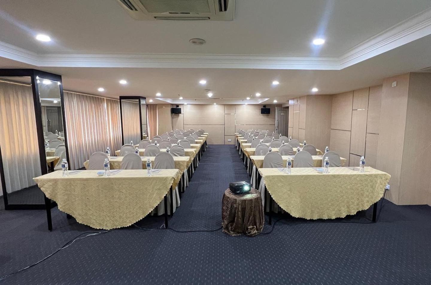 Beverly Hotel Batam Наґойя Екстер'єр фото