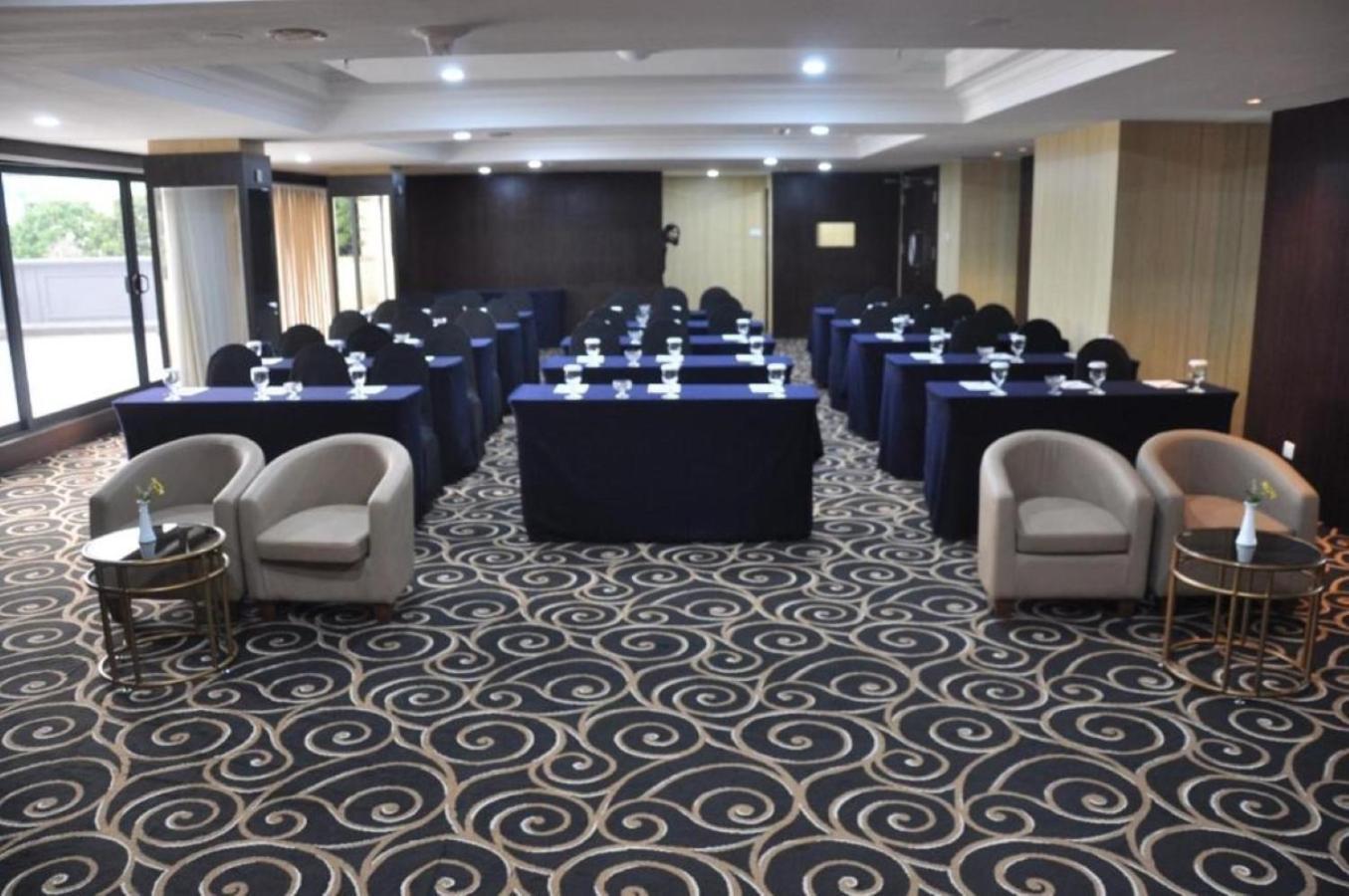Beverly Hotel Batam Наґойя Екстер'єр фото