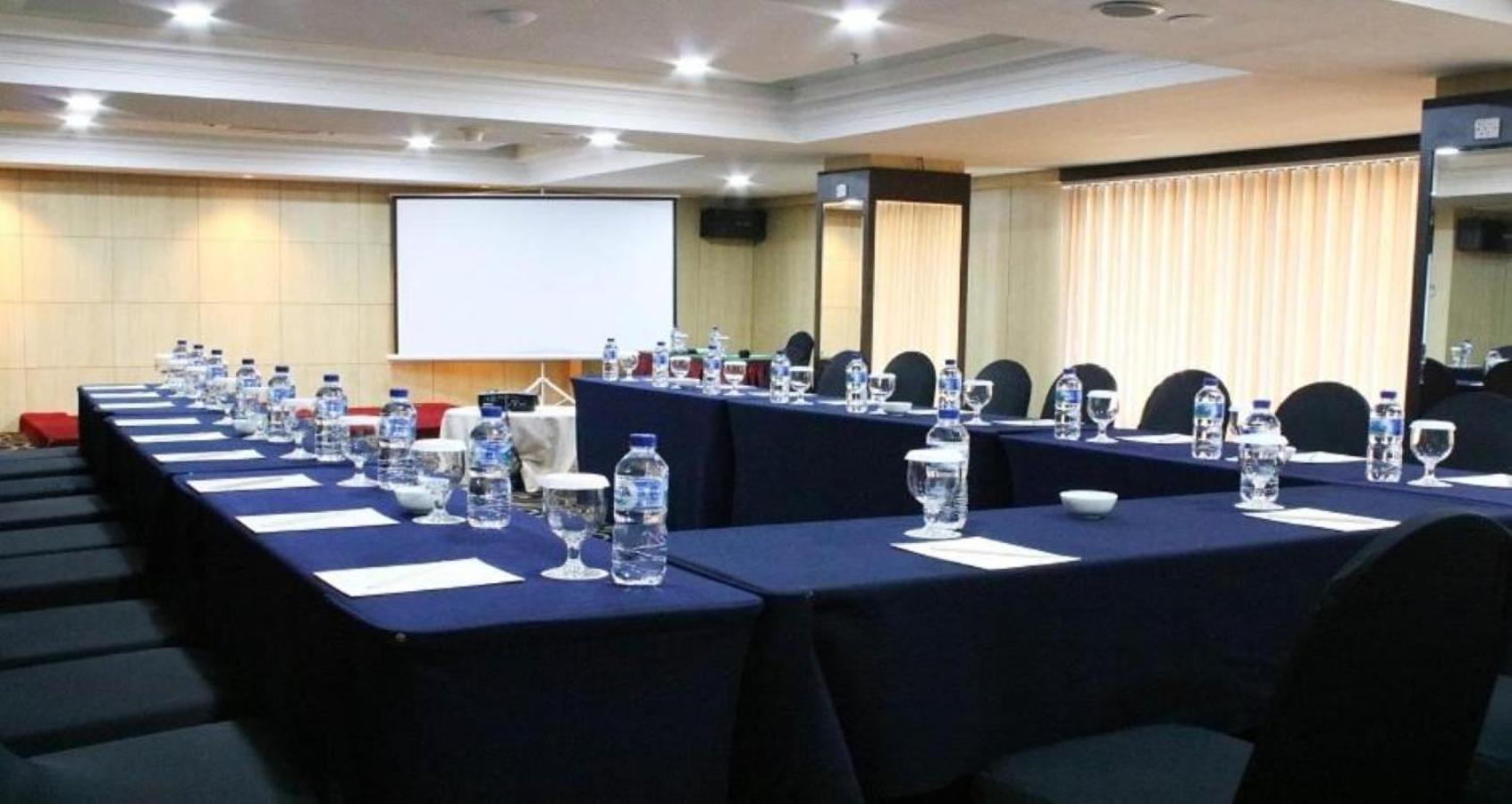 Beverly Hotel Batam Наґойя Екстер'єр фото