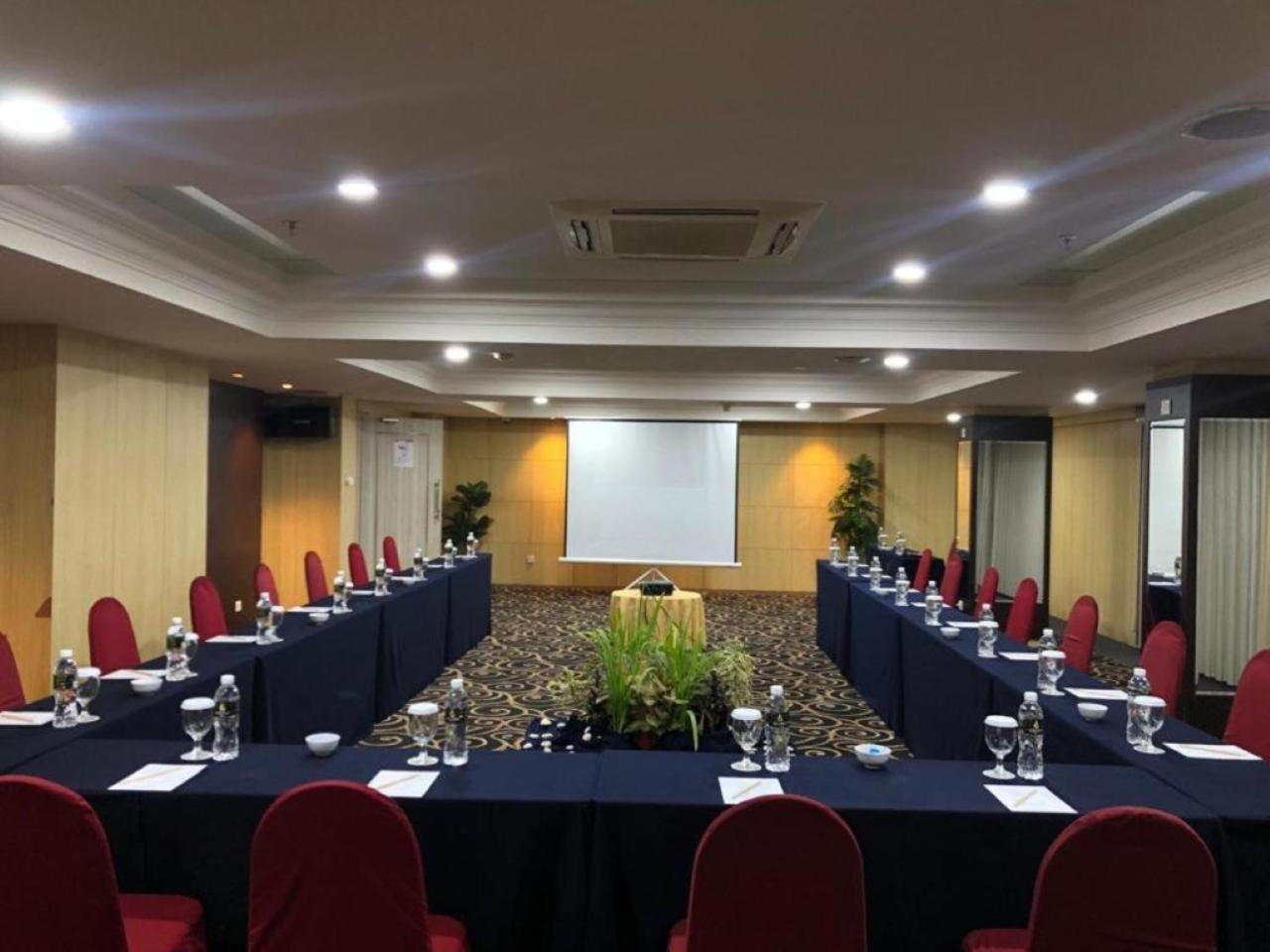 Beverly Hotel Batam Наґойя Екстер'єр фото