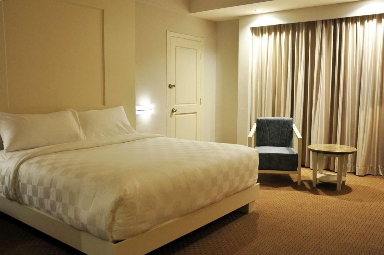 Beverly Hotel Batam Наґойя Екстер'єр фото