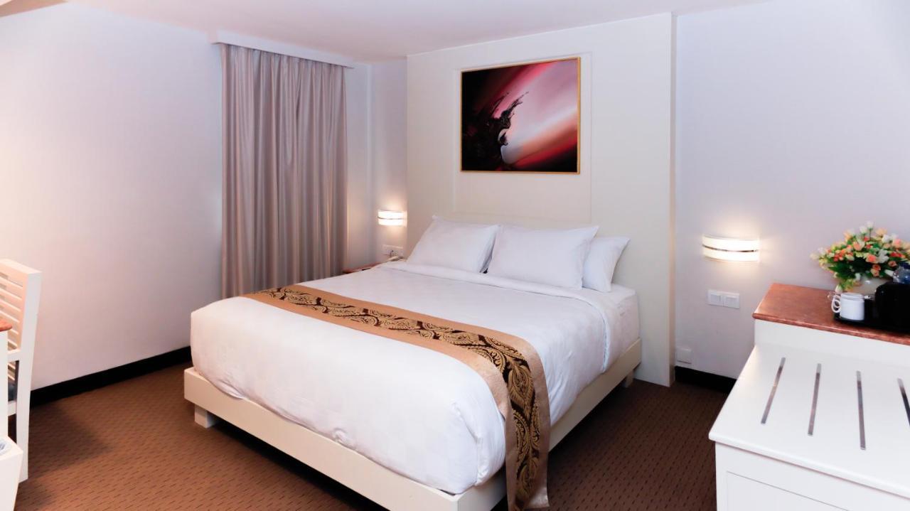 Beverly Hotel Batam Наґойя Екстер'єр фото